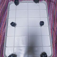 台車  石油ファンヒーターの室内移動などに使えるプラスチック製台車の画像