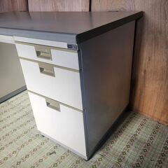 UCHIDA ウチダ オフィスデスク 机 作業台 引き出し付き 中古 鍵なし★T2778Sの画像