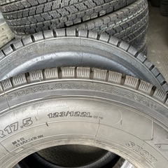 4t車用　再生新品スタッドレス　225/80R17.5
の画像