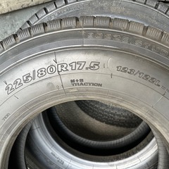 4t車用　再生新品スタッドレス　225/80R17.5
の画像