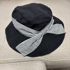 リボン付き帽子