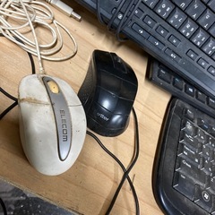 キーボード３つ　マウス１つ
の画像