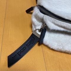niko and... フェイクファー　ボディバッグの画像
