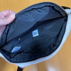 niko and... フェイクファー　ボディバッグの画像