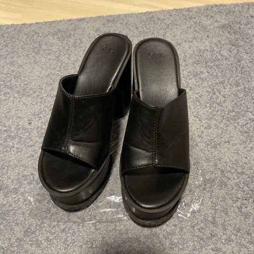 ブラック　ヒール
