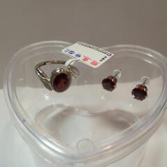 ピアス　指輪の画像