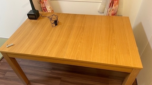 IKEA BJURSTA伸縮ダイニングテーブル