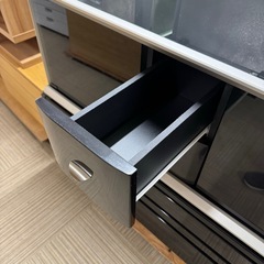 【美品‼️】キャスター付き♪ 115cm幅ローボード テレビ台 収納家具 天板強化ガラス ブラック♪の画像