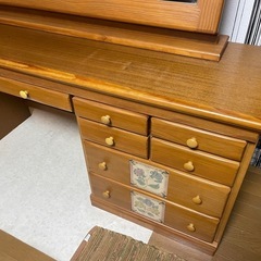ドレッサー？鏡付き机の画像