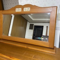 ドレッサー？鏡付き机の画像