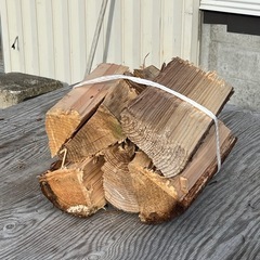薪マキまき　杉　太いタイプ　1束 の画像