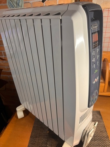 美品！デロンギ　オイルヒーター