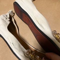 【お急ぎください】ぺたんこパンプス23.5cm ホワイトの画像