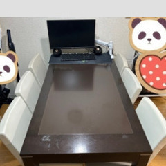大きめのダイニングテーブル