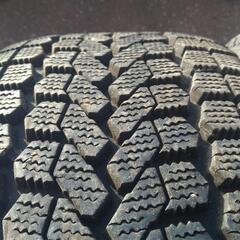 スタッドレスタイヤ 215/50R16 ヨコハマの画像