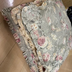 座布団4枚の画像