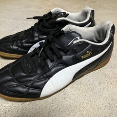 価格訂正します　PUMAスニーカー27より気持ち小さいと思います