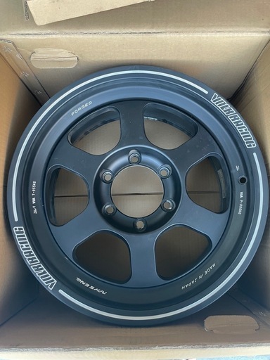 車のパーツ RAYS TE37XT 6H139.7 8J +20 17inch