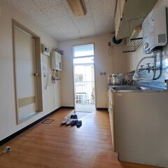 最上階ペット飼育相談（猫飼育の場合賃料３，０００円UP）！フローリング！ガスキッチン２口！大型収納！室内リフォーム！エアコン付き！秋田大学まで徒歩３分！家賃２９，０００円！敷金・礼金・仲介手数料0円！すぐ引っ越しできます！【レジデンスやまざき】 - 秋田市