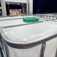 水タンク1000リットルの画像