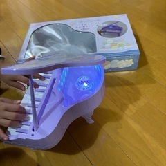 すみっコぐらし うさぎのふしぎなおまじない 光る！電子ピアノおもちゃの画像