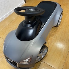 子ども　乗用玩具　足こぎ玩具【アウディ】