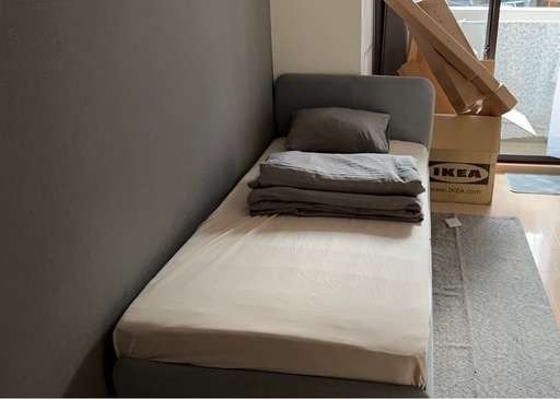 IKEAのシングルベッドとマットレス