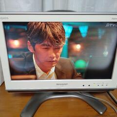 お取引中！=【キズあり】アクオス16型液晶テレビ



