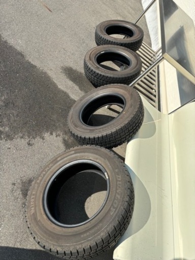 2021年製DUNLOP スタッドレスタイヤ185/70R14 4本セット