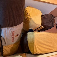 チップとデールのソファの画像