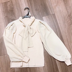 新品　アイボリー　ブラウス