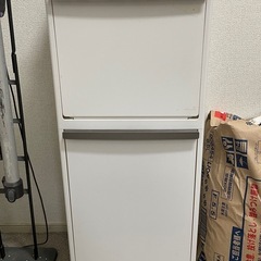無料　縦式ゴミ箱収納