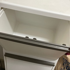 無料　縦式ゴミ箱収納の画像