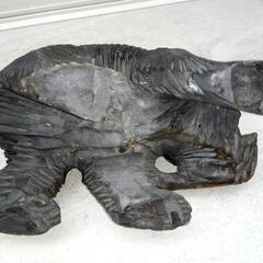 クマの置物　木製　熊の画像