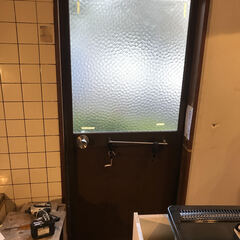 勝手口のドア