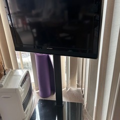 テレビとテレビ台の画像