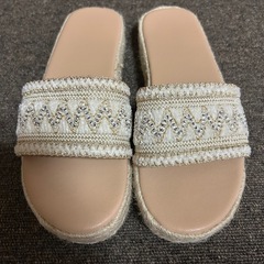 ペタンコ　サンダル