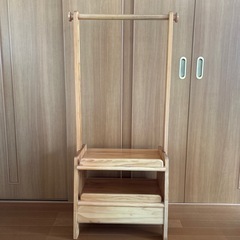 《取引中》木製　子供用ハンガーラックの画像
