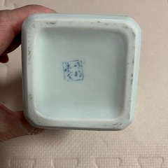 陶器の角ボトルの画像