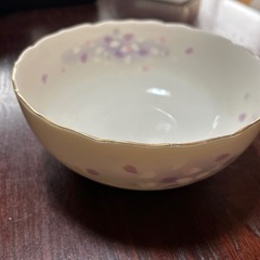 【最終値下げ】宇野千代　深皿　桜の模様の画像