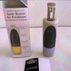 ★新品未使用★動作OK！ 小型空気清浄機 コンパクトなのに脱臭、イオニックブリーズ 空気清浄機 フィルターなし 交換不要 部屋干し 消臭　ペットの匂い対策 犬　猫 トイレ　家電  ライト 電気 の画像