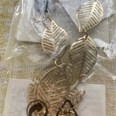 未開封未使用タグ付き　H&M　リーフヘアバンド（ゴールド）の画像