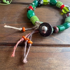 カレンシルバーのリーフモチーフの緑のブレスレットの画像