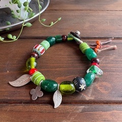 カレンシルバーのリーフモチーフの緑のブレスレットの画像