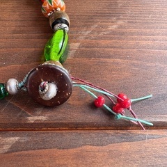 バリシルバーとホーンビーズ、アンティークシェブロンの緑のブレスレットの画像