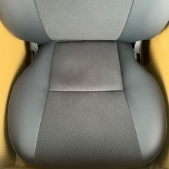 ハイエース7型　新車取り外し純正シートの画像
