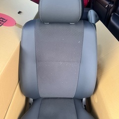 ハイエース7型　新車取り外し純正シート