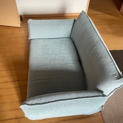 2人がけ青いソファあ
の画像
