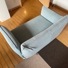 2人がけ青いソファあ
の画像