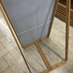 IKEA/イケア　IKORNNESイルコネス　スタンドミラー　参考価格¥14,990円　優しいフォルムの画像